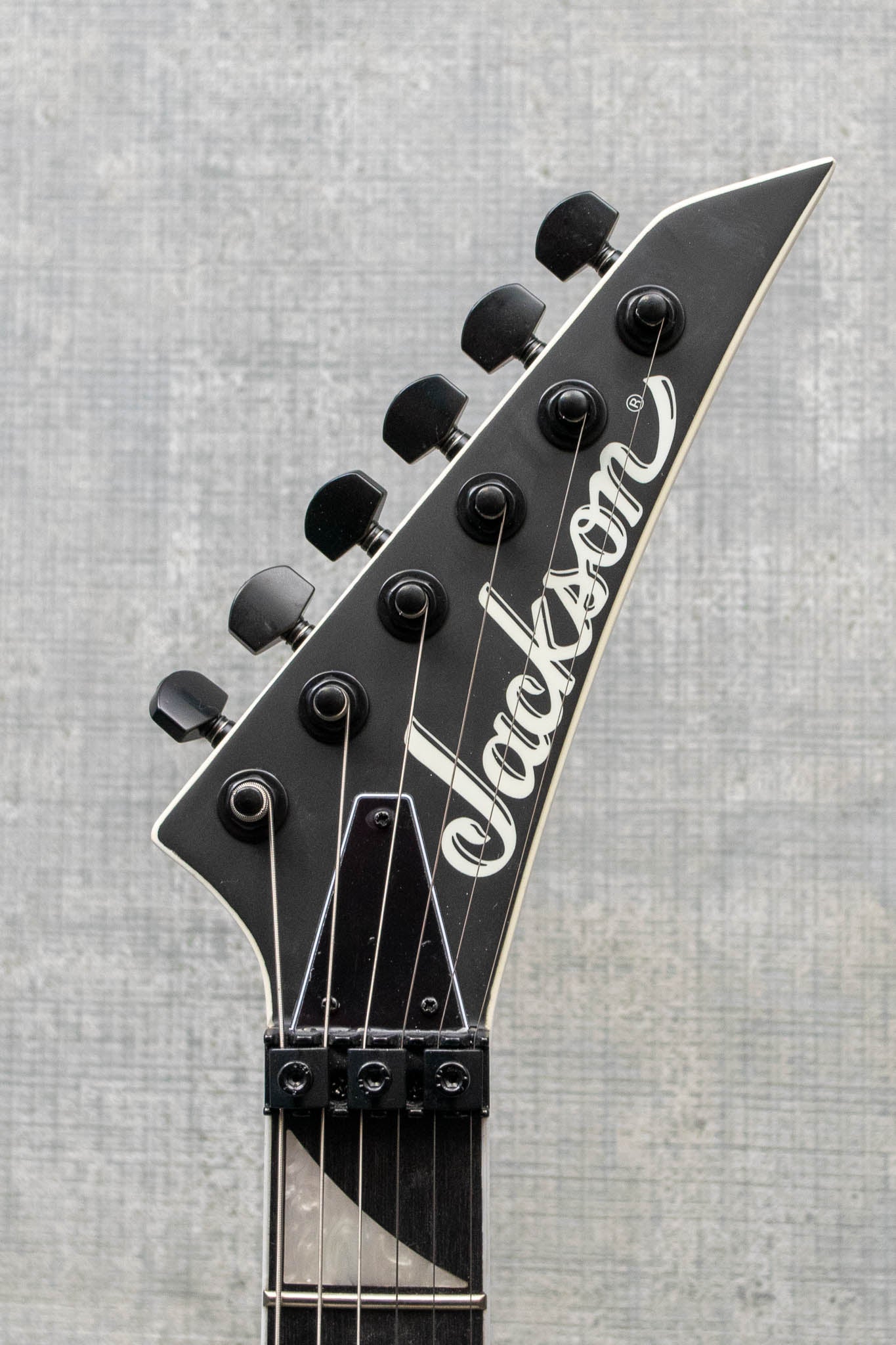 Jackson JS Series Dinky Arch Top JS32 DKA Satin Black