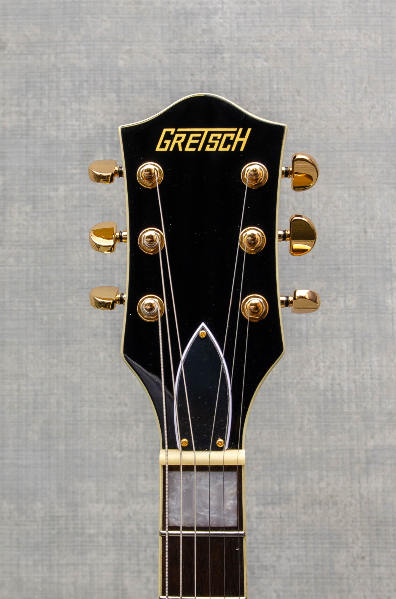Gretsch G2622TG Streamliner™ Center Block Double-Cut with Bigsby® LTD, Laurel Fingerboard, Broad’Tron™ BT-3S Pickups Midnight Sapphire