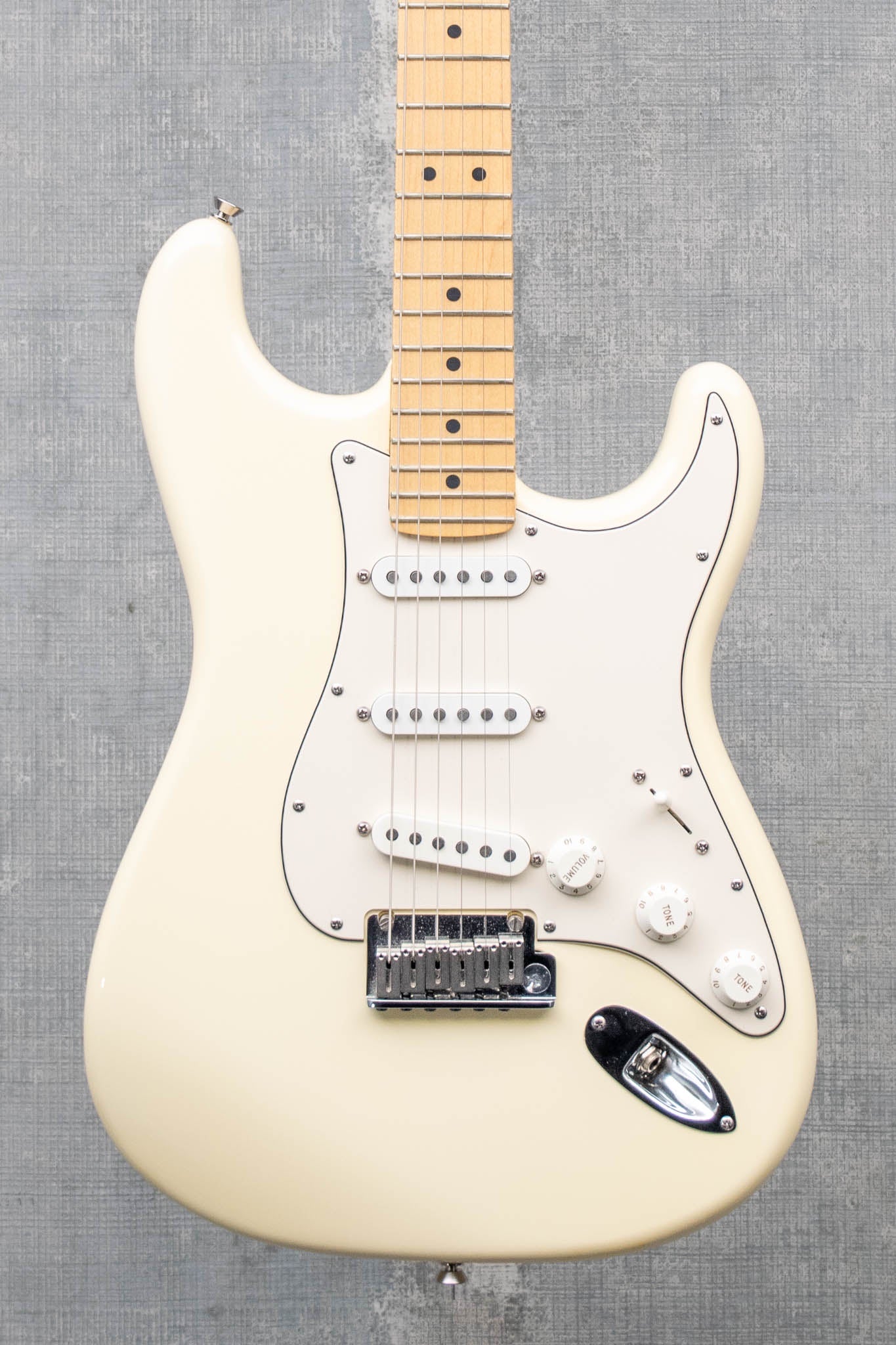 Used Fender American Stratocaster Olympic White (2005)