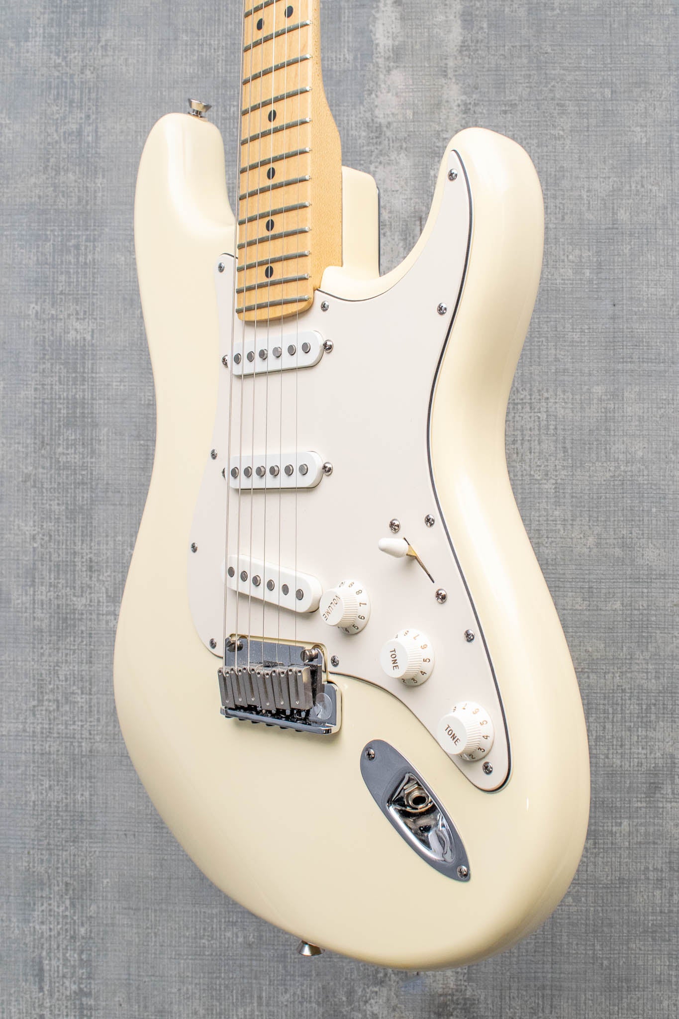 Used Fender American Stratocaster Olympic White (2005)