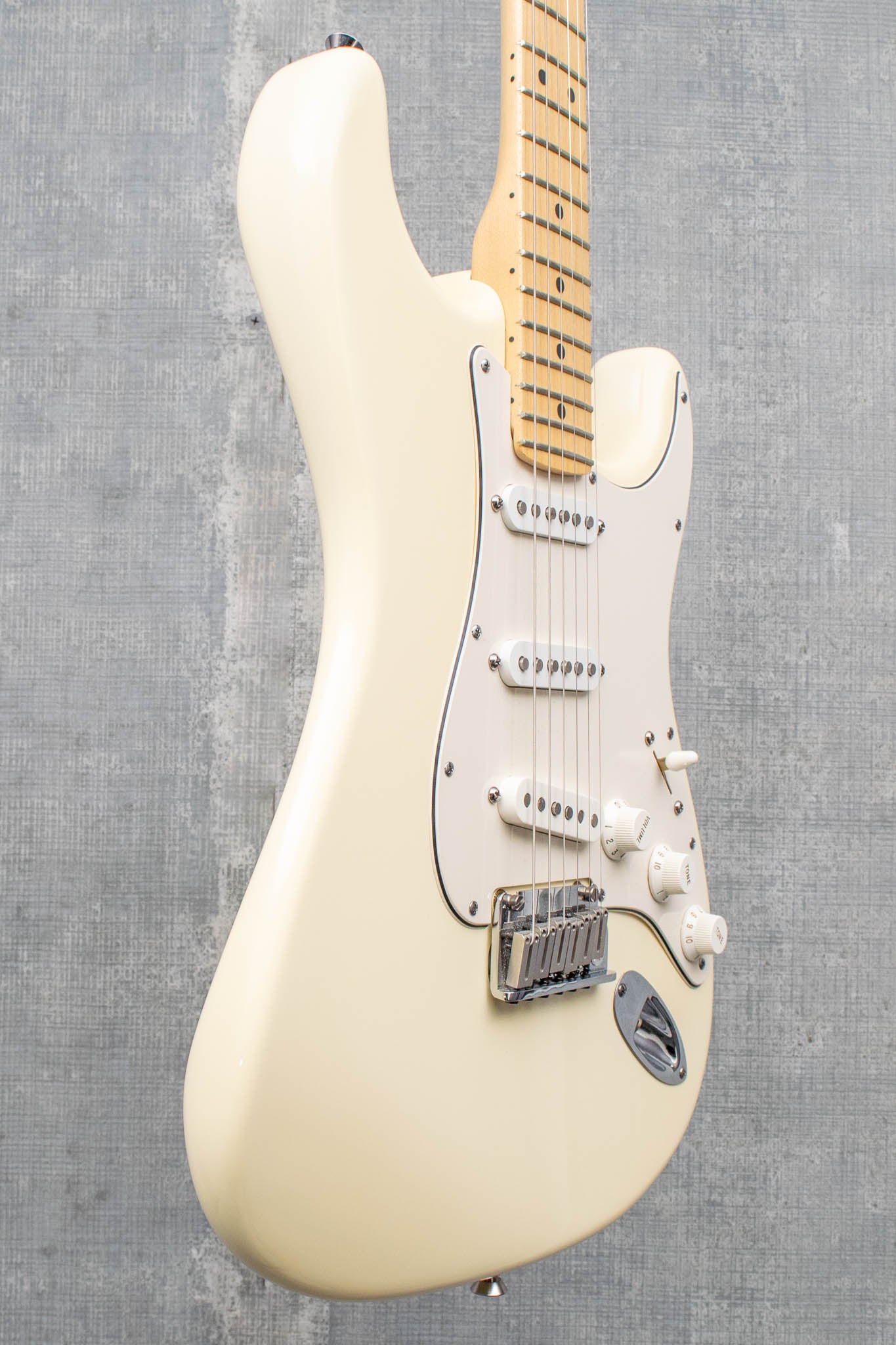 Used Fender American Stratocaster Olympic White (2005)