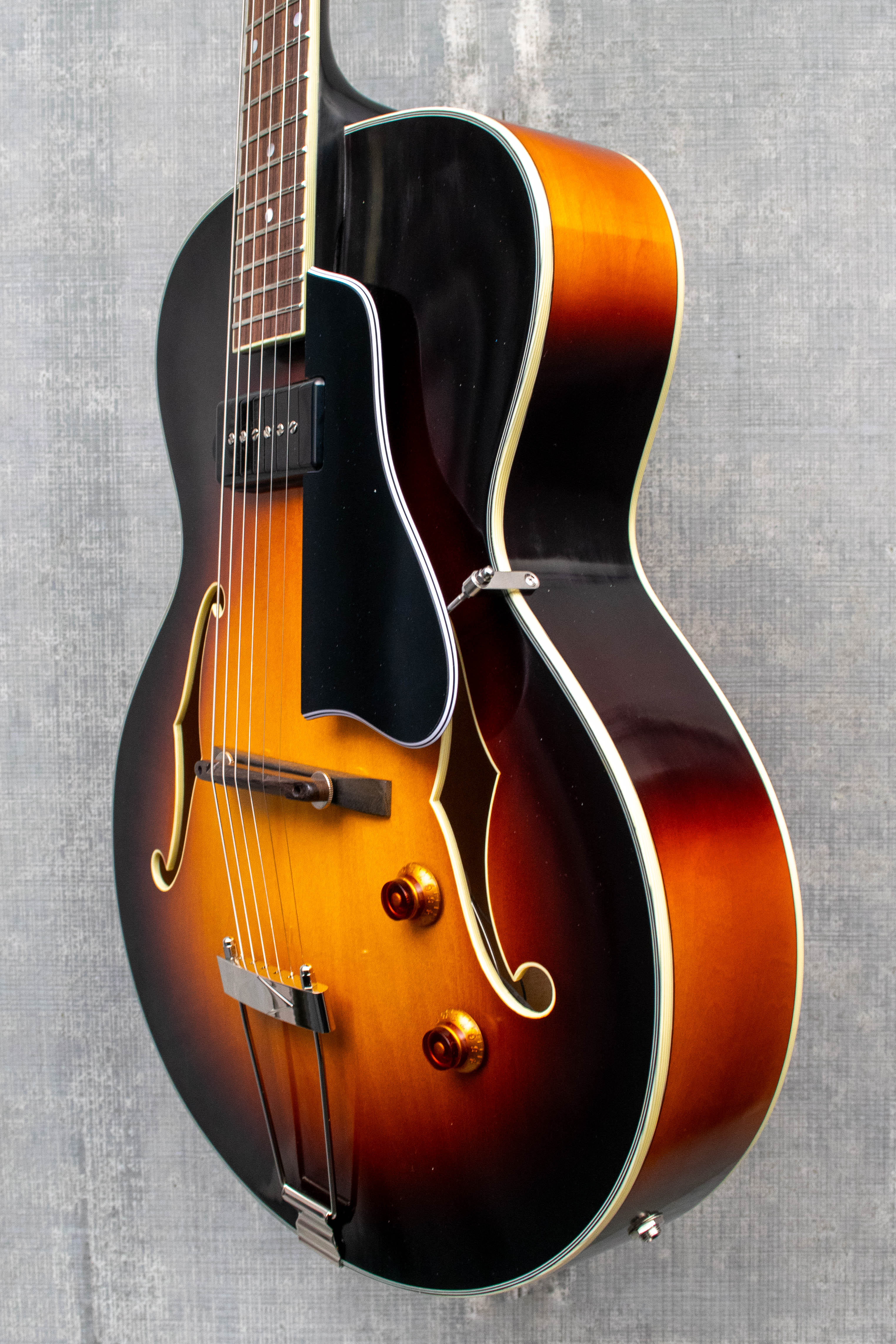 Eastman AR405-P90/TV-SB Archtop