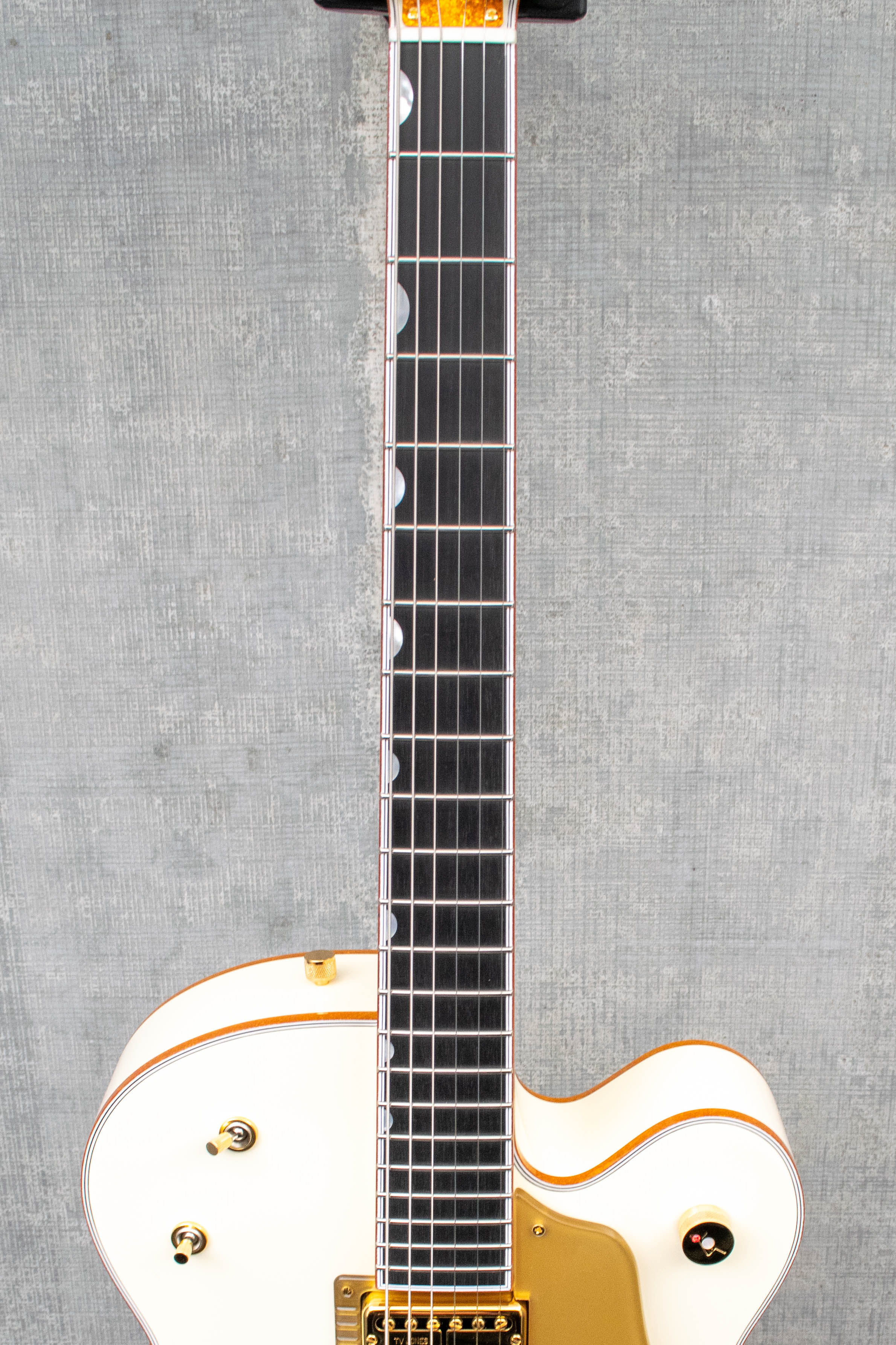 Gretsch G6136T-59 Vintage Select Edition '59 Falcon™ Hollow Body with Bigsby TV Jones Vintage White Lacquer