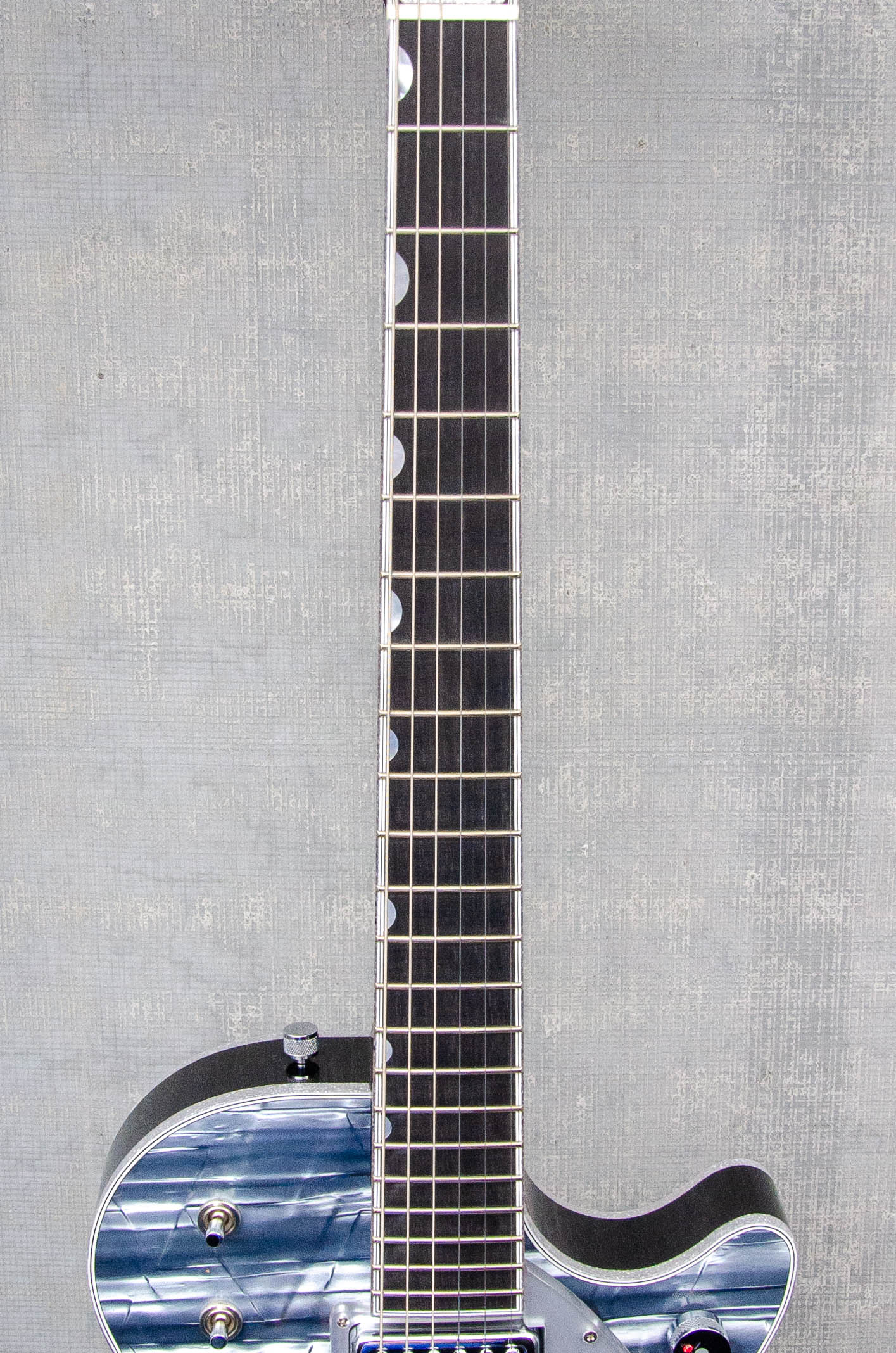 Gretsch G6134T-58 Limited Edition Penguin with String-Thru Bigsby Light Blue Pearl