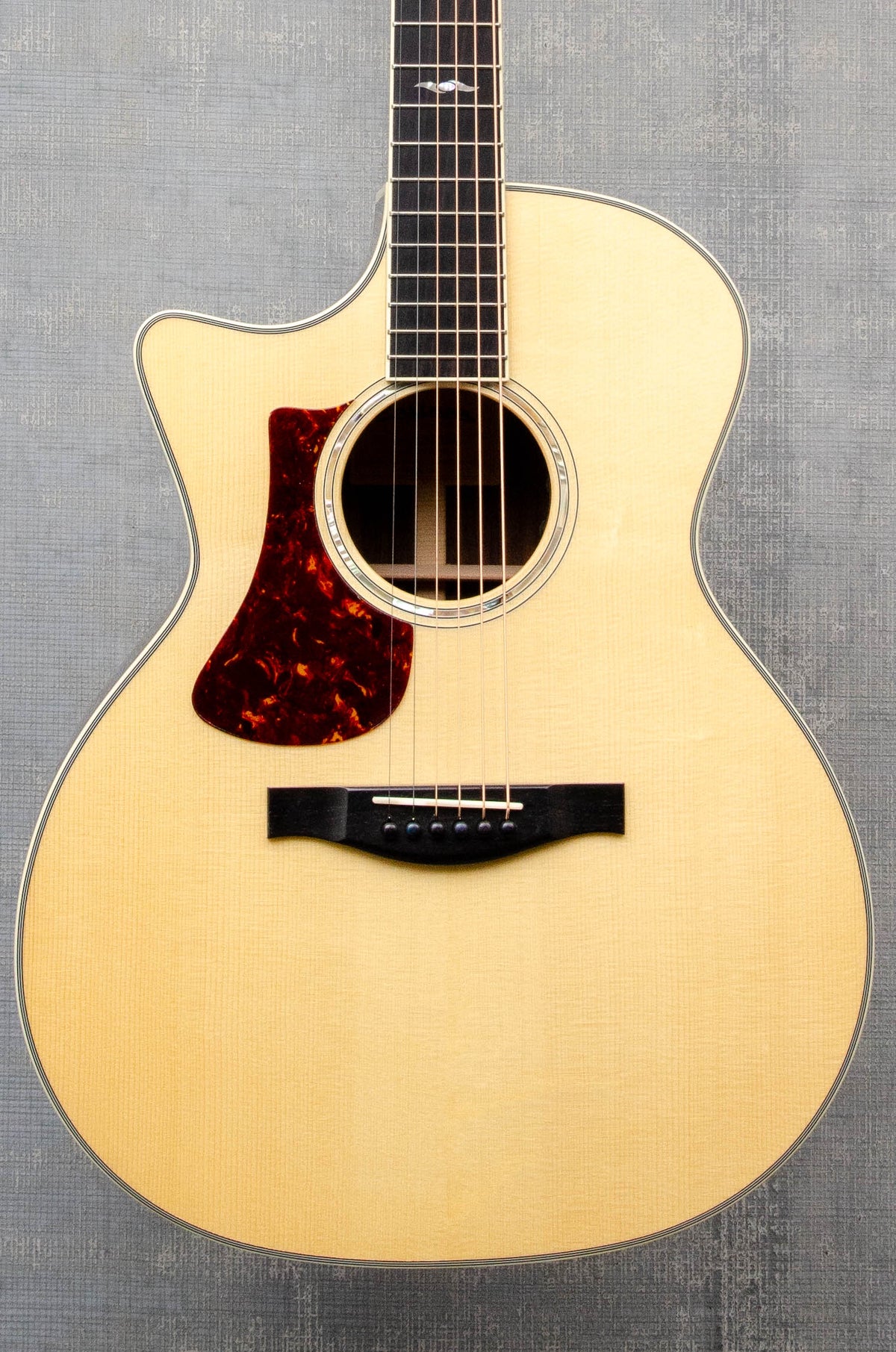 Used Eastman AC422LCE Lefty Cutaway Acoustic-Electric