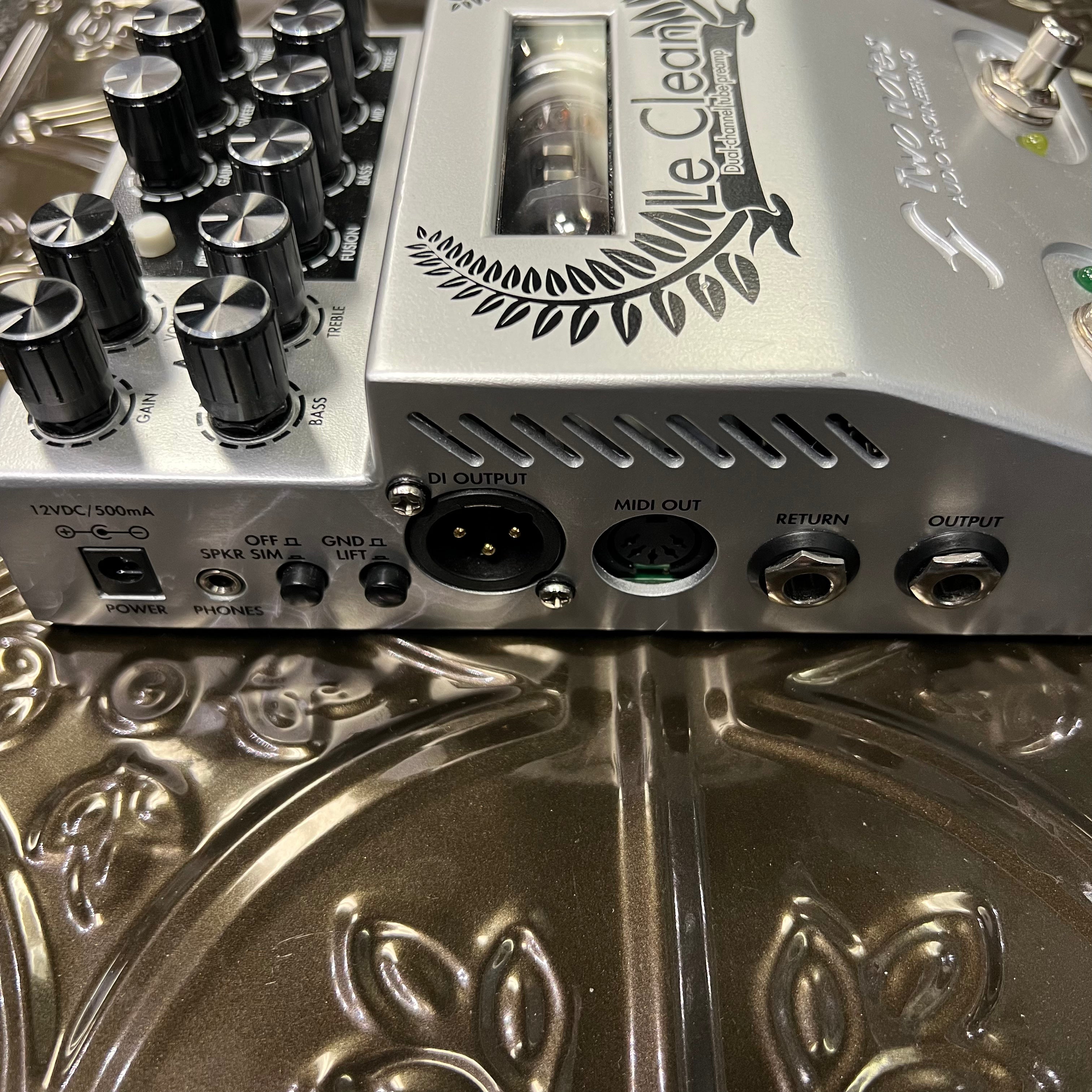 Used Two Notes Le Clean 2-channel U.S. Tones Tube Preamp Pedal