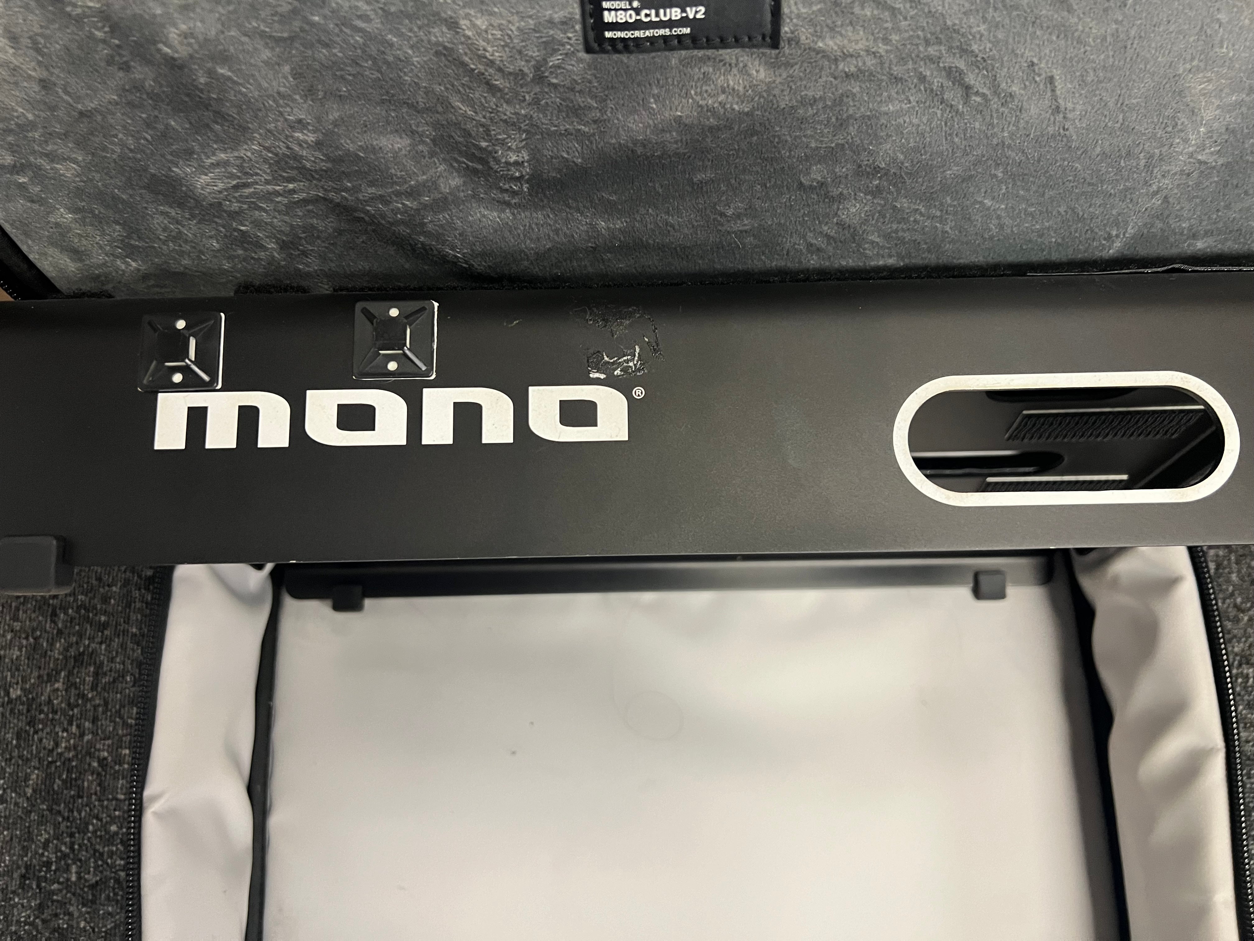Used Mono Small Pedalboard and Club V2 Case