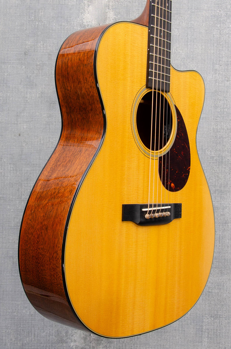 Used Martin OMC-18E (w/ Crossrock Molded Case)