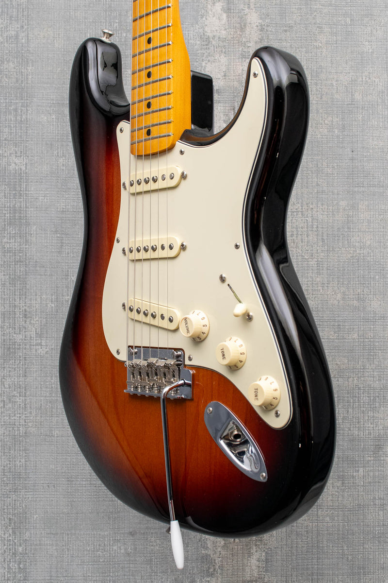 Used Fender Vintera '50s Stratocaster Modified, Maple Fingerboard, 2-Color Sunburst