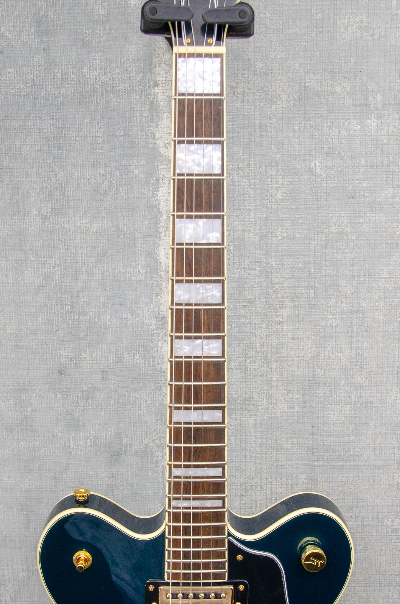 Gretsch G2622TG Streamliner™ Center Block Double-Cut with Bigsby® LTD, Laurel Fingerboard, Broad’Tron™ BT-3S Pickups Midnight Sapphire