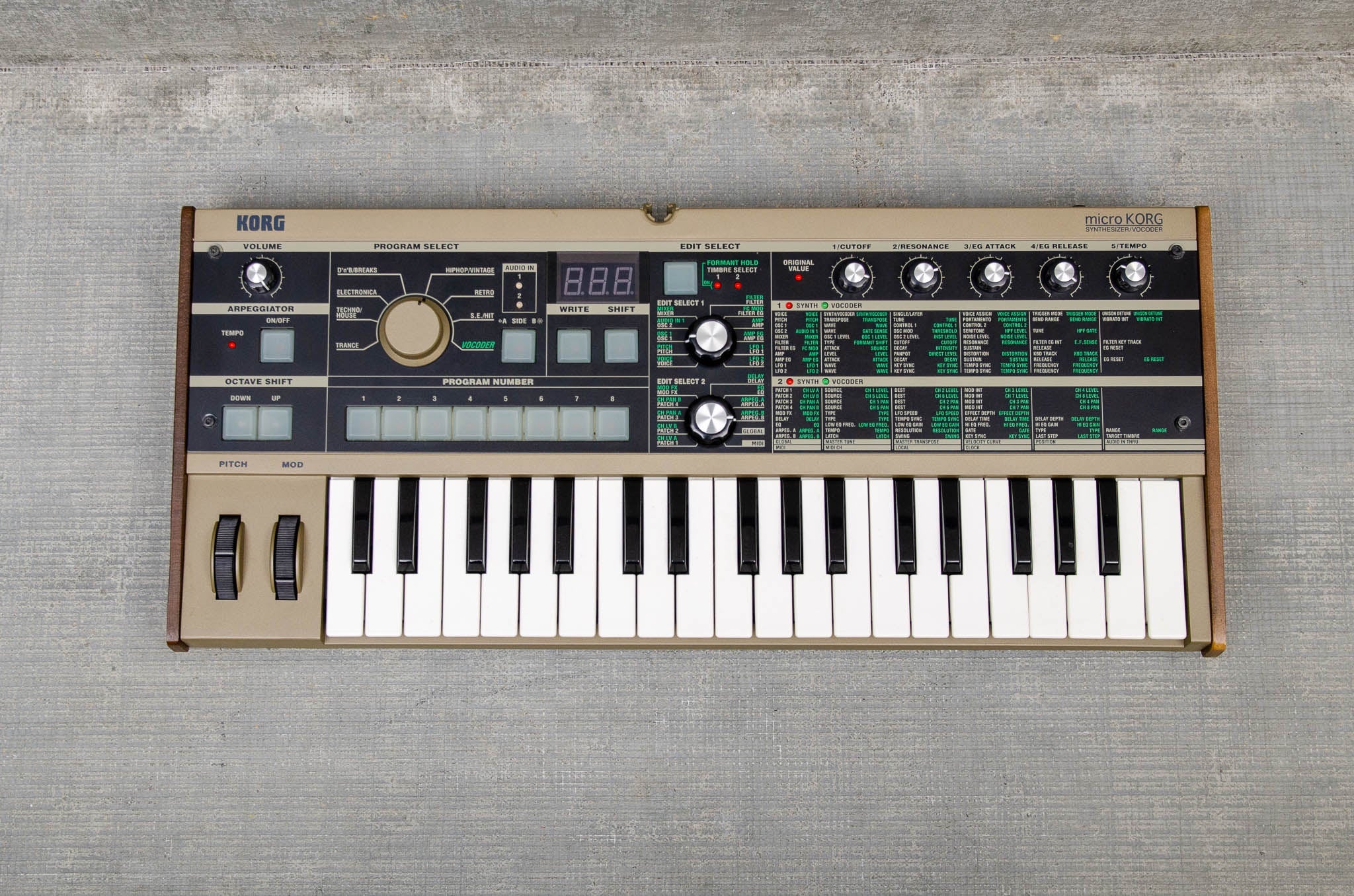 Used Korg MicroKorg Synthesizer/Vocoder