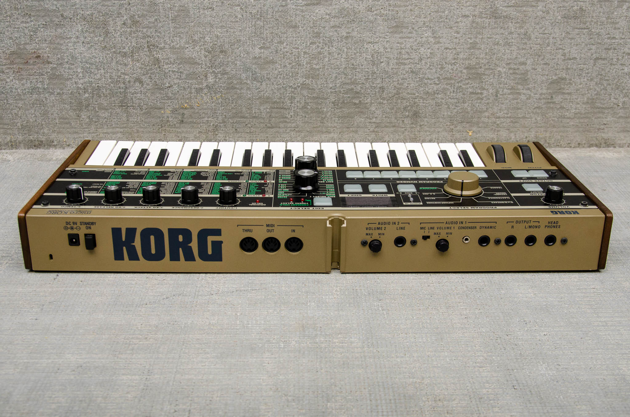 Used Korg MicroKorg Synthesizer/Vocoder