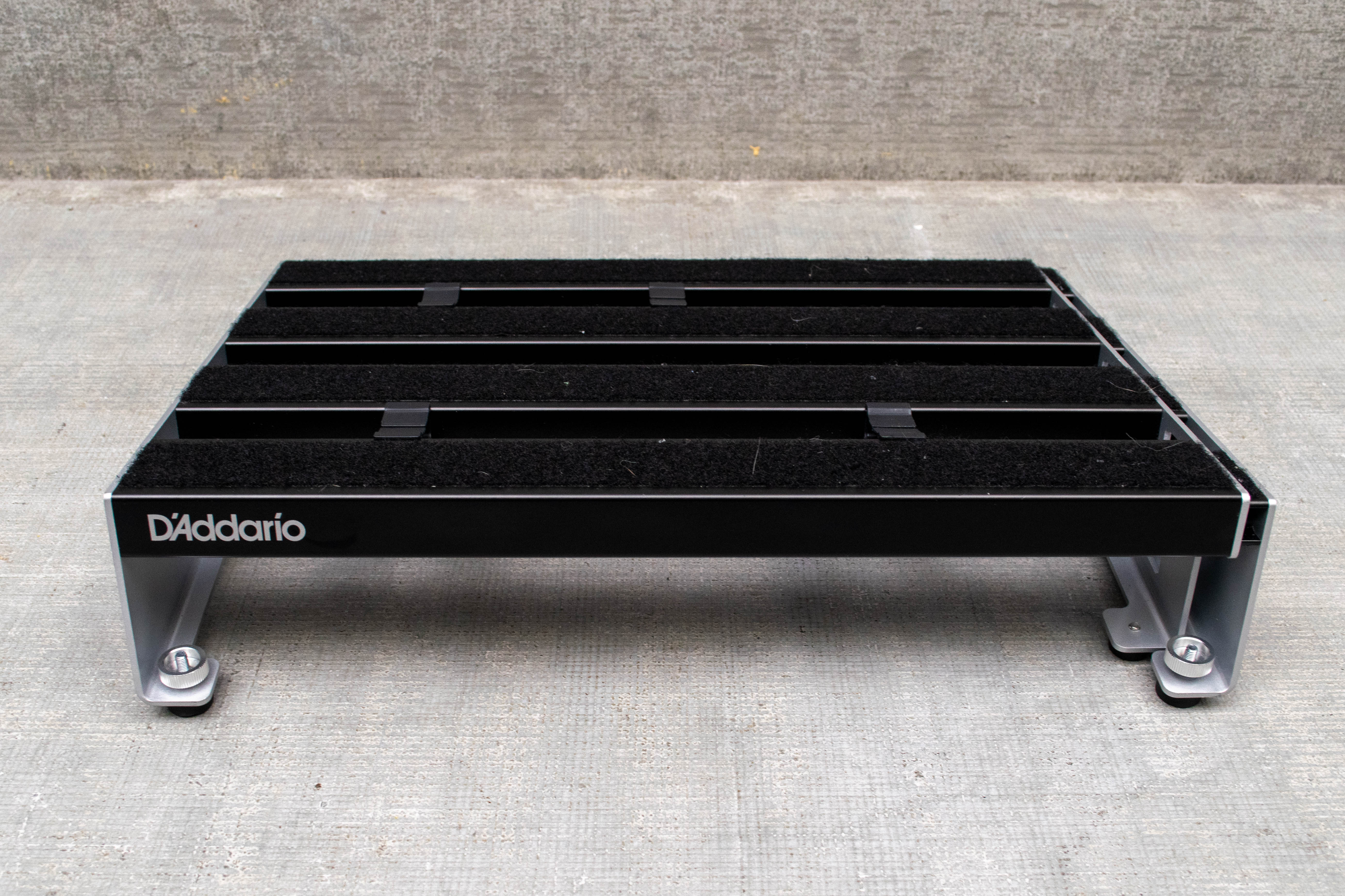 Used D'addario Xpnd 2 Pedalboard w/ Transporter Case