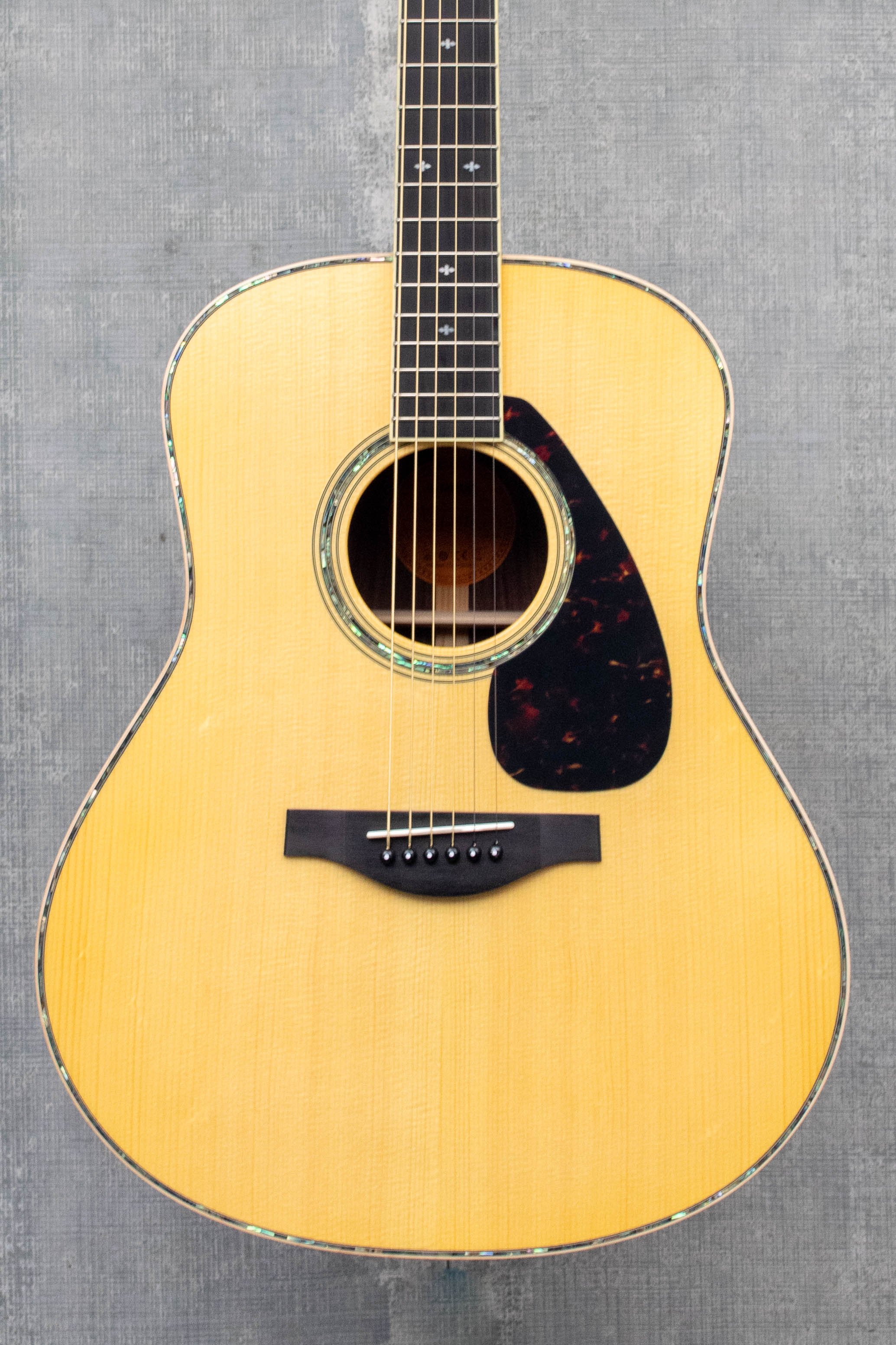 Yamaha LL16 RD