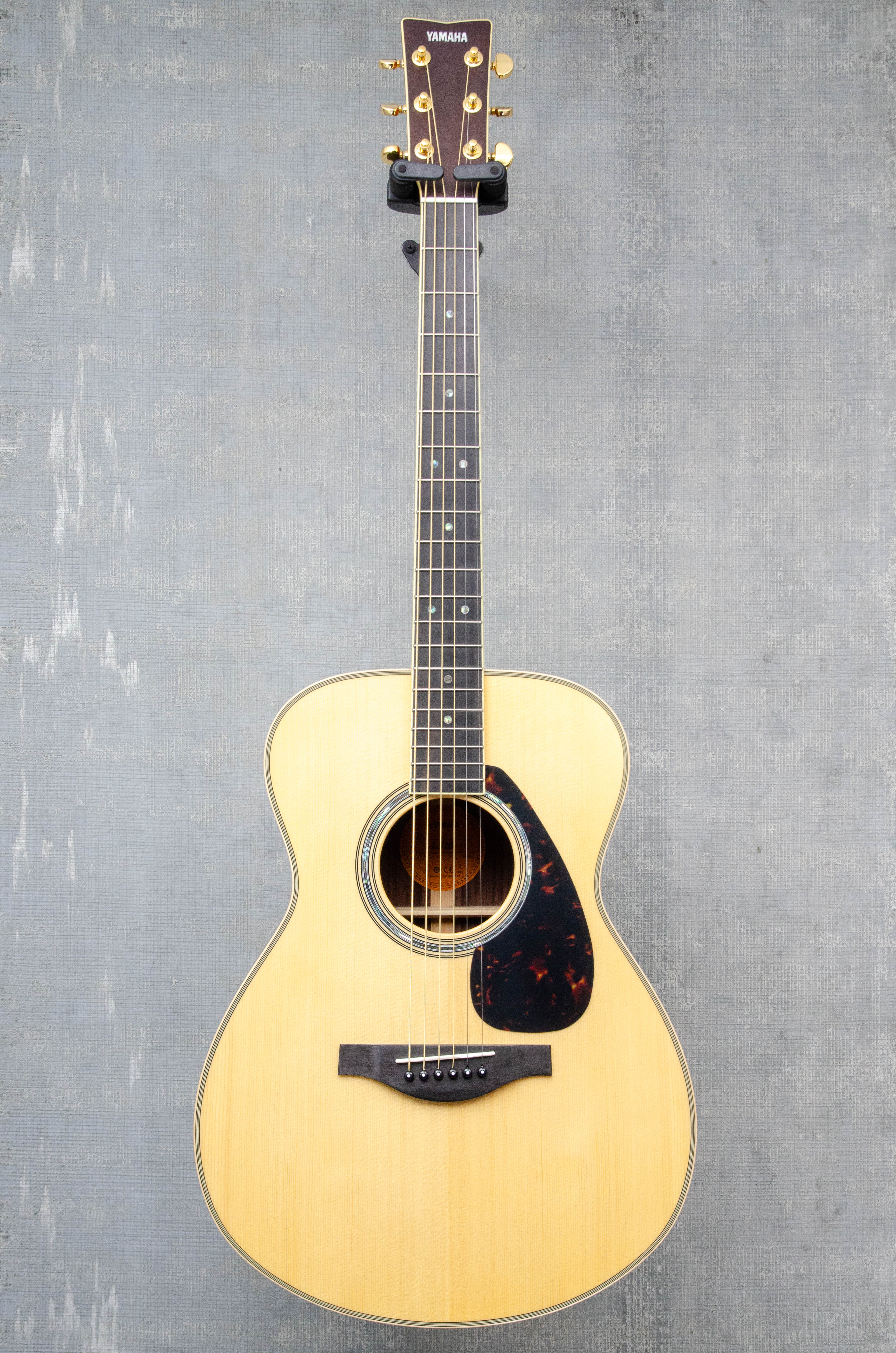 Yamaha LS16 Acoustic-Electric Concert Guitar