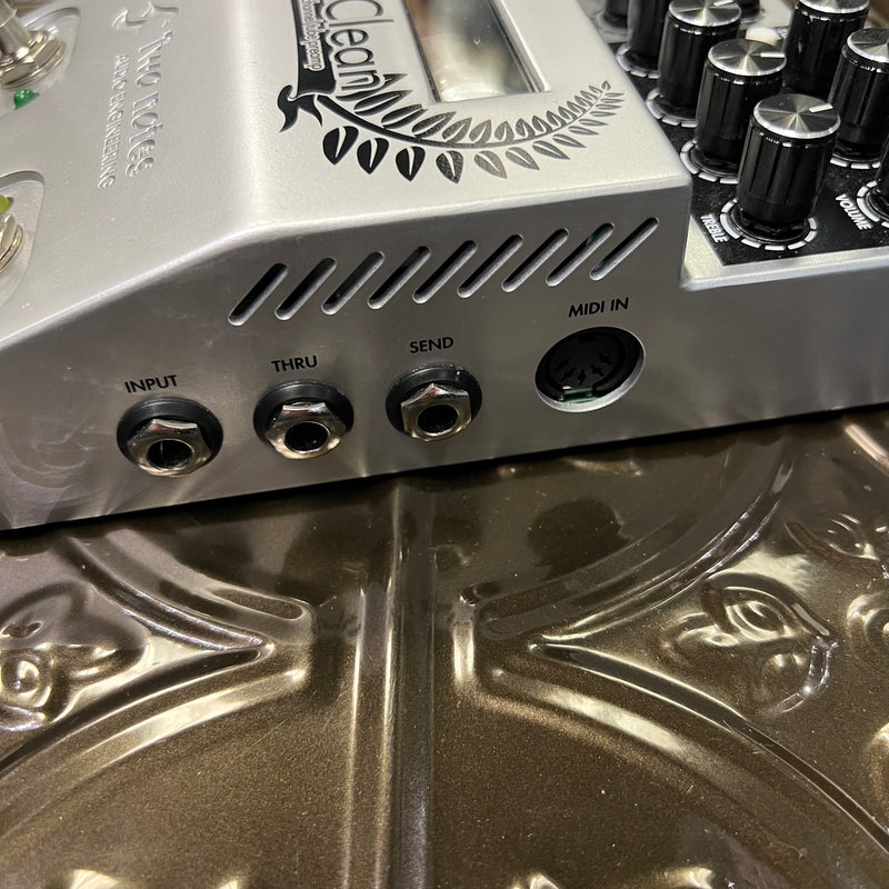 Used Two Notes Le Clean 2-channel U.S. Tones Tube Preamp Pedal