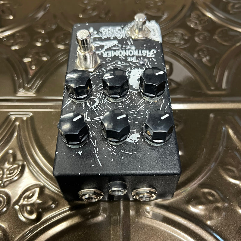 Used Matthews Effects Astronomer Celestial Reverb V1 w/box