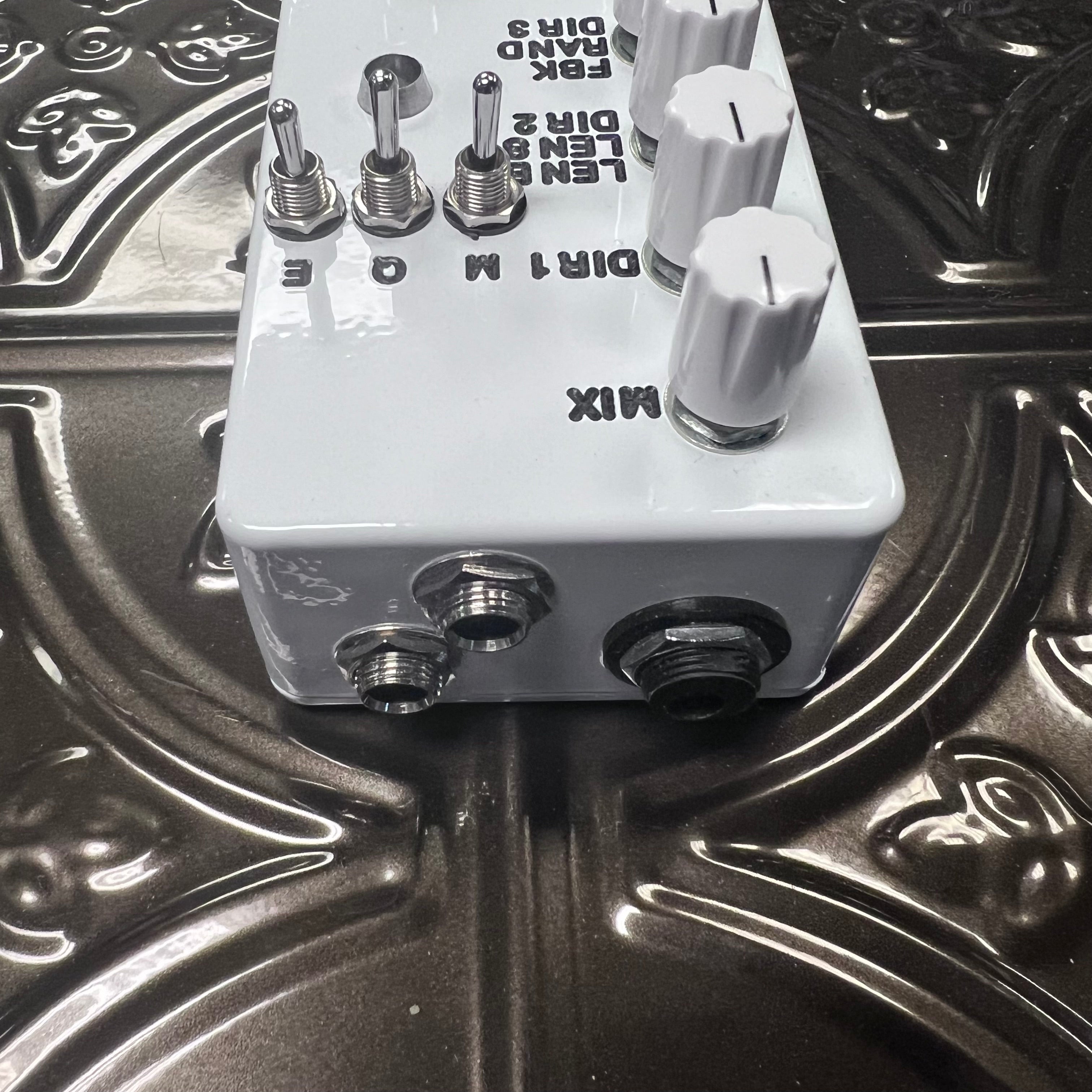 Used Montreal Assembly Count to 5 -  White (2021)