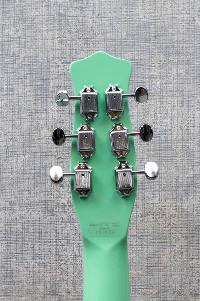 Danelectro '64XT Aqua with Cream Pickguard